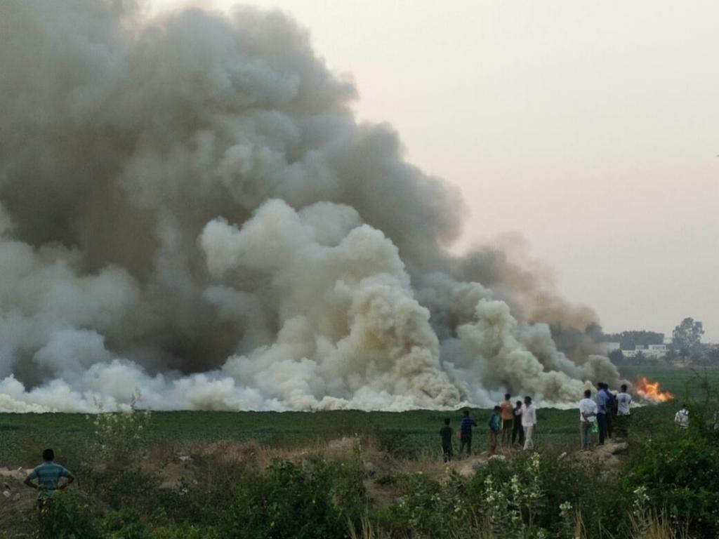 Bellandur fire releasing humungous amount of dioxin PC:DCP Traffic East/Twitter